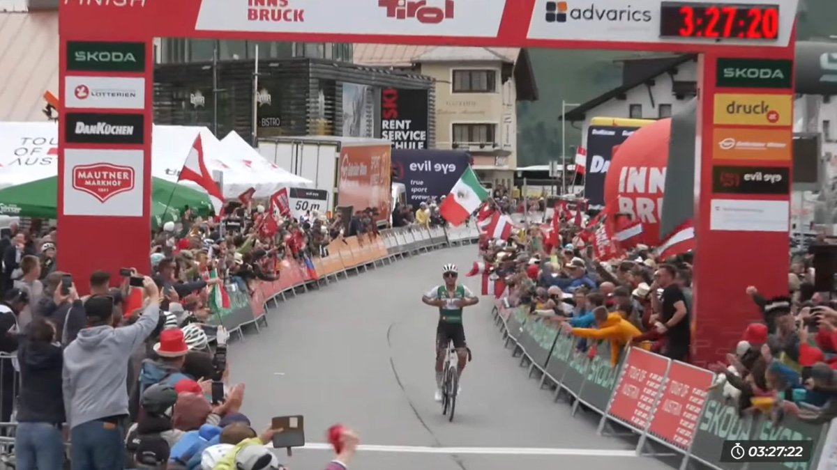 davosv2004's tweet photo. ISAAC del TORO, El TORITO, se PÉRFILA como GANADOR del TOUR de AUSTRIA 🇲🇽
Hoy hiló su TERCERA VICTORIA CONSECUTIVA y es ya el PRIMER lugar de la Gral.
Mañana se CORRE la ÚLTIMA etapa
Así 👇🏼👇🏼👇🏼 el espectacular sprint del mexicano a 200 m de la Meta
#Issacdeltoro
#Austria https://t.co/bt4P4ENF74
