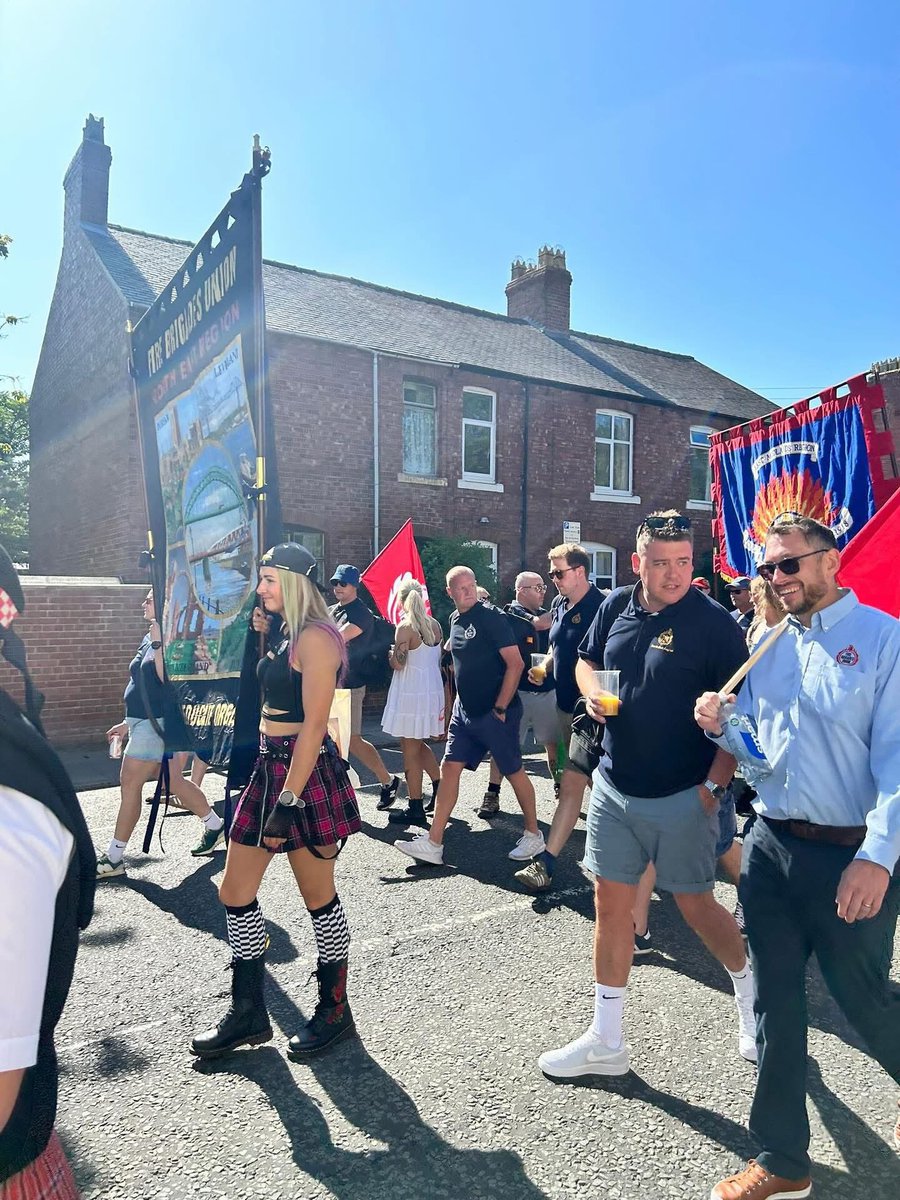 FBUManchester's tweet image. A fantastic FBU delegation including Greater Manchester to this years Durham Miners Gala
Hosted by the @DurhamMiners since 1871, the Gala is the world's greatest celebration of community, international solidarity, & working class life. It is a unique & inspiring spectacle ✊🏻✊🏻