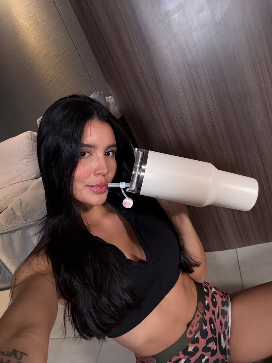 When the alarm goes off on time for the gym…
but u know damn well all ur gear’s at home haha.
Gym’s for weekdays, Saturdays are for chillin
and drinkin my detox outta this giant thing