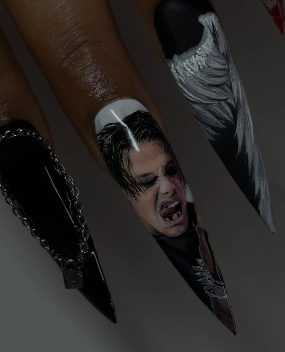 SpiralDirect's tweet image. 🖤🩸 Absolutely obsessed with these @yungblud - inspired nails by @neekas_nails! 🖤⚡️