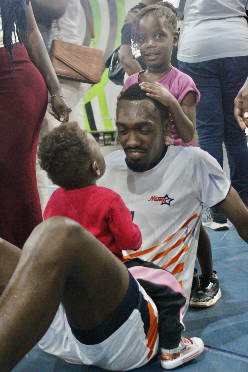 Clearing the gallery but holding onto every single memory! The unscripted magic of last season. 
#nemostars #bigwill