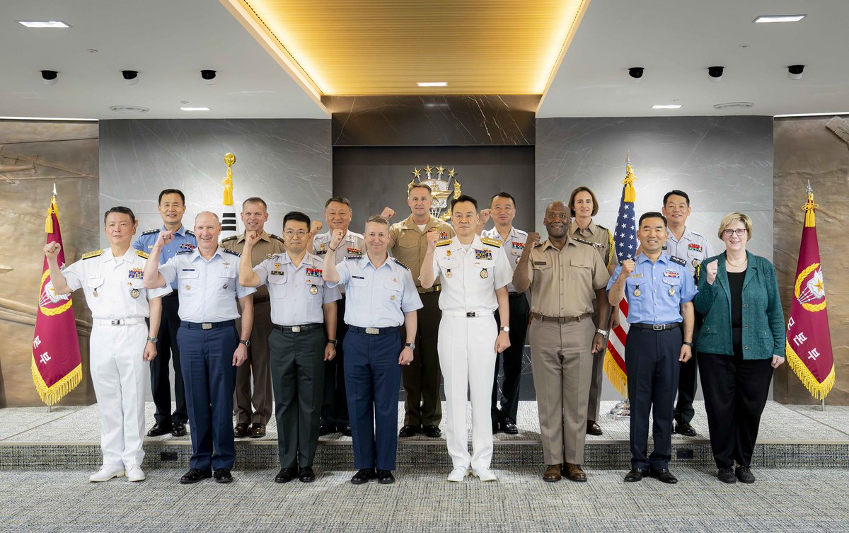 thejointstaff's tweet image. Our long history of cooperation with #SouthKorea is based on mutual trust and shared values. This week, General Dan Caine and SEAC Isom visited military officials in Seoul to reaffirm our commitment to continuing joint operations under this critical Alliance.