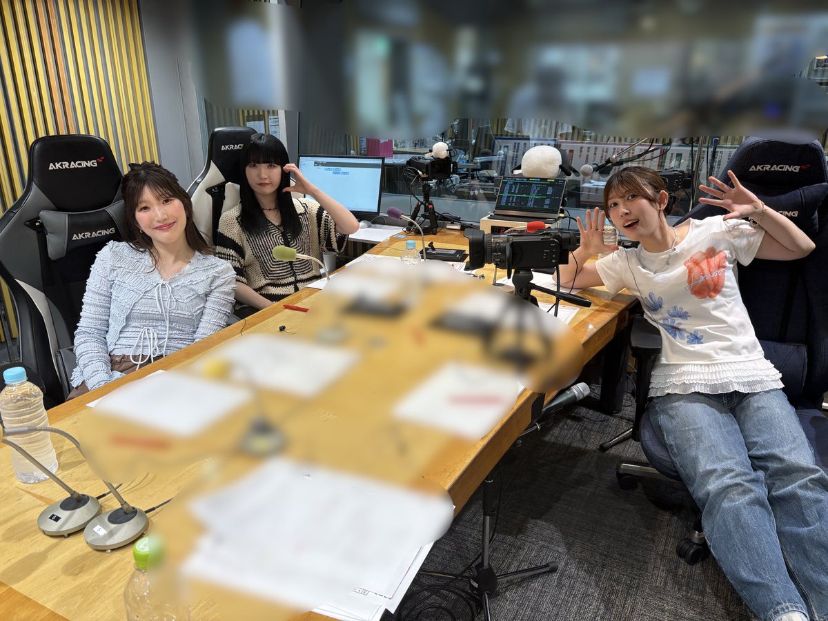 オールナイトニッポン (@ann_since1967) on Twitter photo /
この後深夜3時から🎊
『#ContonCandy のオールナイトニッポン0』
\
紬衣・楓華・彩楓 の三人で生放送!
弾き語りも💭
沢山のメールお待ちしております
📻 radiko
radiko.jp/share/?t=20250…
📱17LIVEでスタジオ生配信
17appv2.onelink.me/D7OH/lk7knpfp
📩 conton@allnightnippon.com
#️⃣ #コントンANN0 /
この後深夜3時から🎊
『#ContonCandy のオールナイトニッポン0』
\
紬衣・楓華・彩楓 の三人で生放送!
弾き語りも💭
沢山のメールお待ちしております
📻 radiko
radiko.jp/share/?t=20250…
📱17LIVEでスタジオ生配信
17appv2.onelink.me/D7OH/lk7knpfp
📩 conton@allnightnippon.com
#️⃣ #コントンANN0