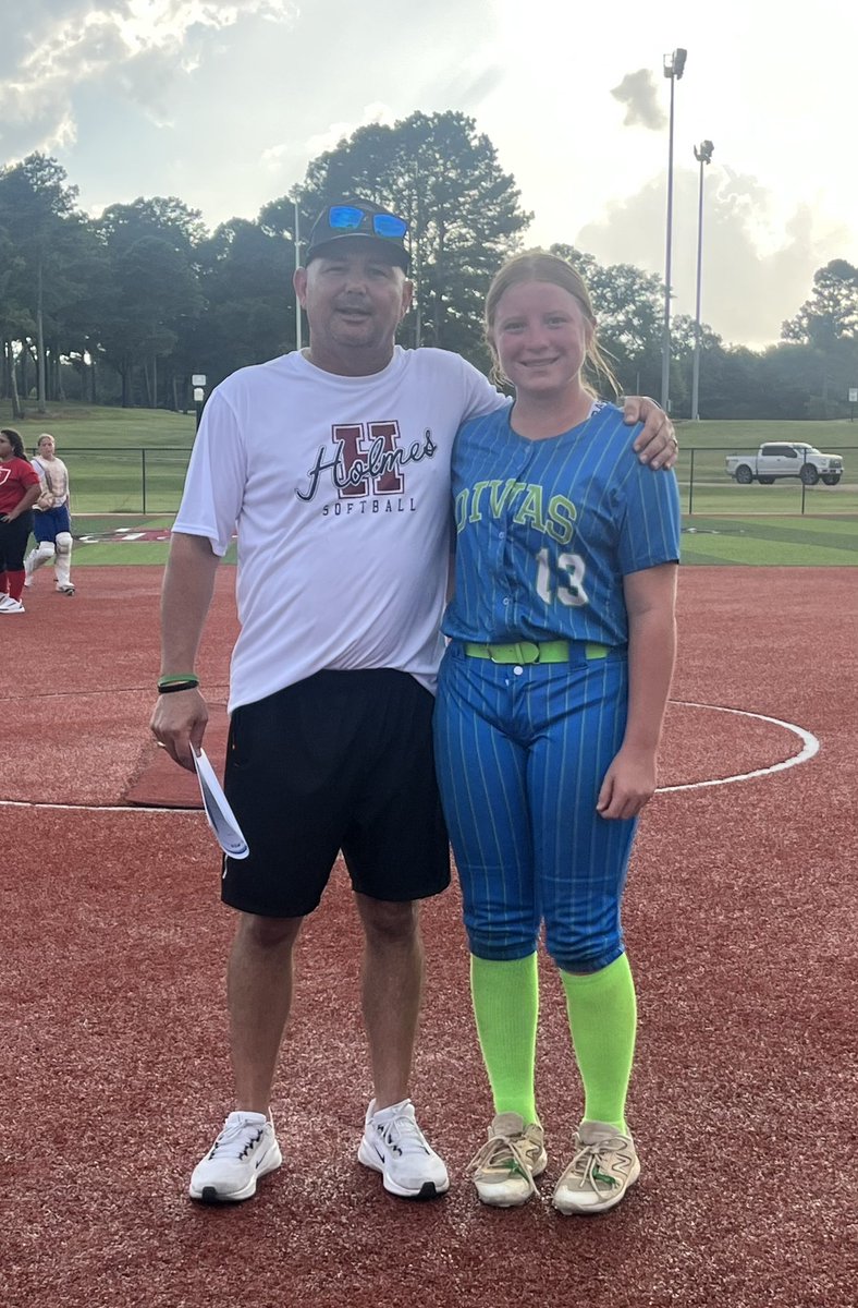 EmerieBaecher's tweet photo. Thanks to @coachmatthudson at @Holmes_Softball for putting on a great camp at their beautiful facility! I enjoyed working with the staff and meeting everyone. Looking forward to the next one! #noplacelikeholmes #grinddontstop https://t.co/TXpFiyY26p