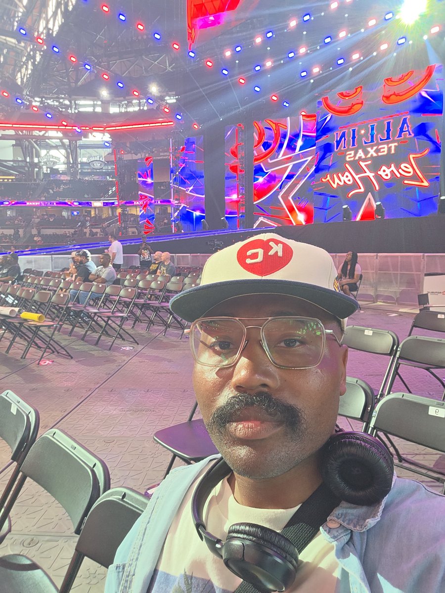 SpectreCero's tweet image. Damn, we really out here on the floor to witness history