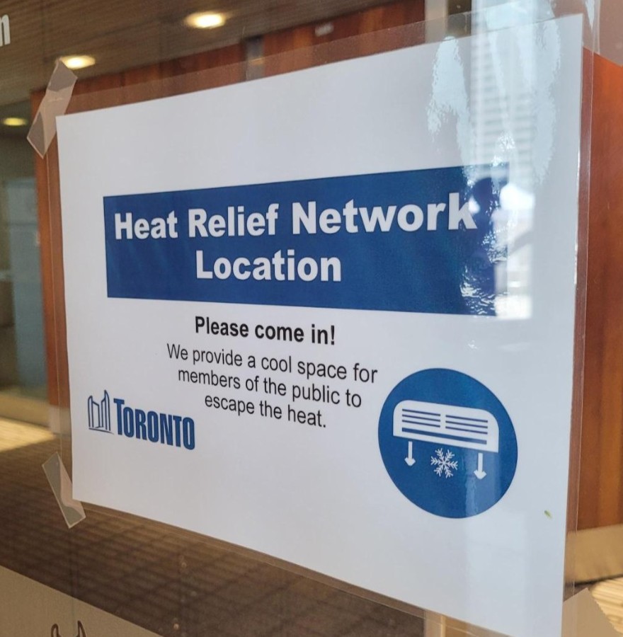 During the #HeatWarning, these buildings are open this weekend until 9:30 p.m.:  

📍North York Civic Centre 
📍Scarborough Civic Centre
📍Etobicoke Civic Centre 
📍York Civic Centre 
📍East York Civic Centre 

📍 Metro Hall is also open as a 24/7 Cool Space.
