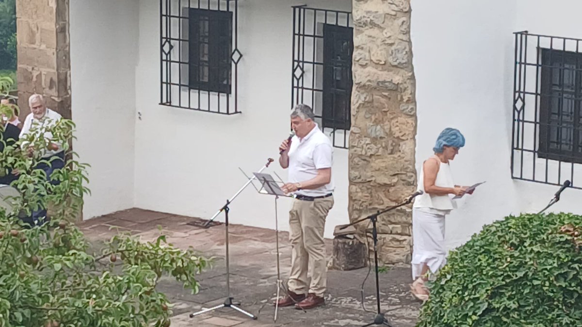 ✅ Luis Ángel Agüeros destaca la labor de #ChemaPuente en la difusión de las tradiciones de #Cantabria

✅ En un emotivo homenaje en la #CasonadeTudanca, ha reivindicado la recuperación de  la disciplina folklórica de la trova y a los trovadores

ℹ️➡️ bit.ly/44tgpVk