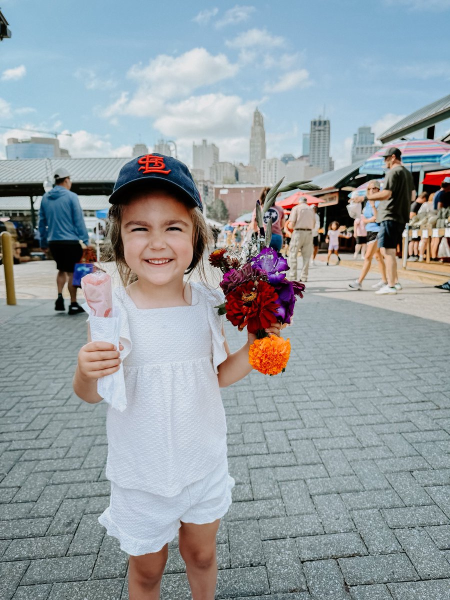 RonniKurtz's tweet image. Family morning at the market this morning. This little one seems to be enjoying KC so far. Thankful for this life with her.