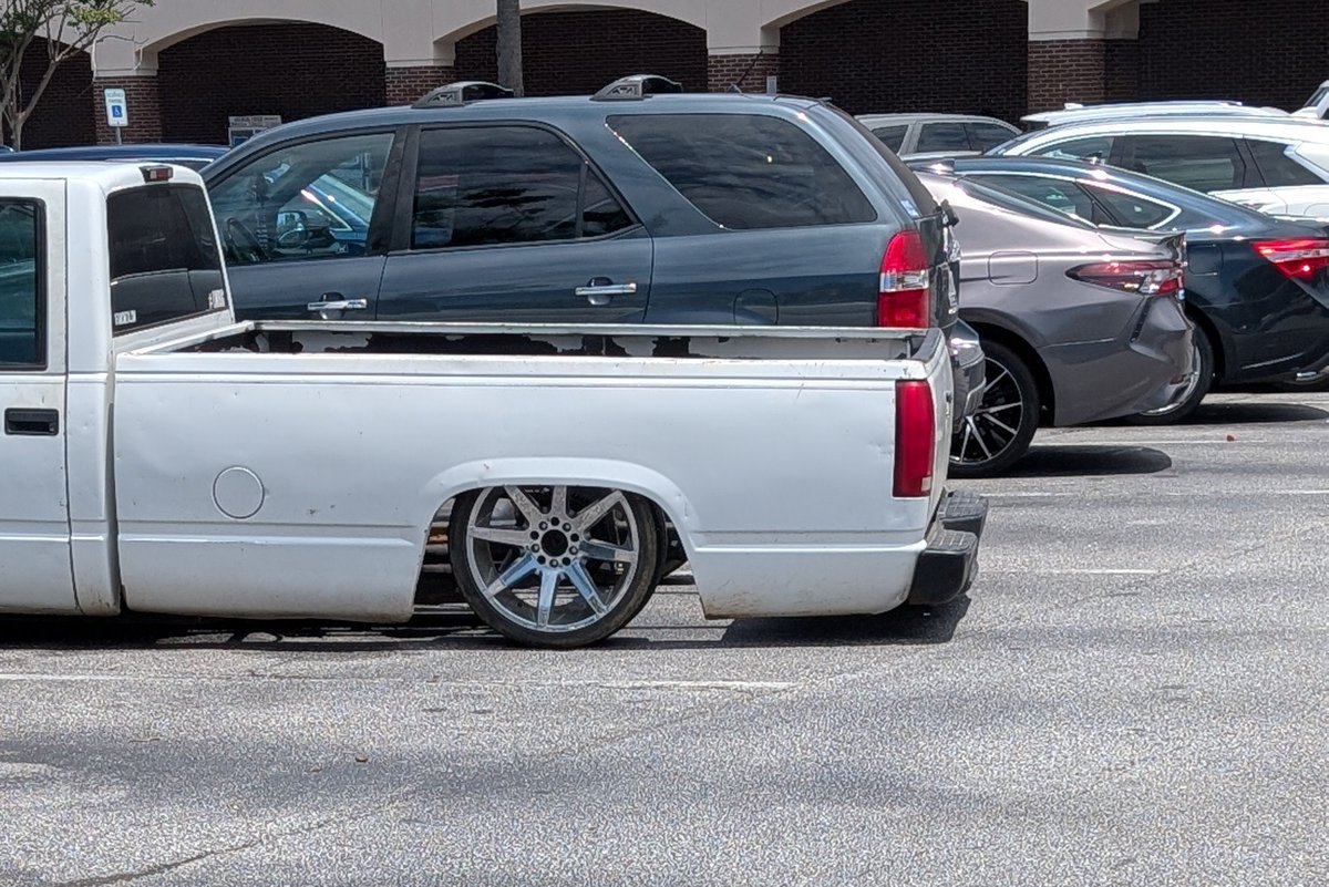 madex0x's tweet image. Do we think this truck is low enough or...?? 🤣🤔