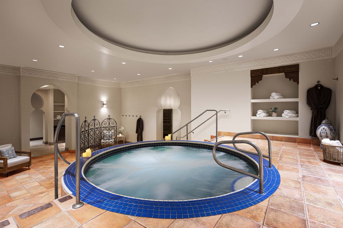 PHVegas's tweet image. Something to take the edge off 🧖♀️ 🧖
Book your "me time" in our 32,000 sq ft space of relaxation at Reflections Spa.
➡️ bit.ly/4bVh8Pq
