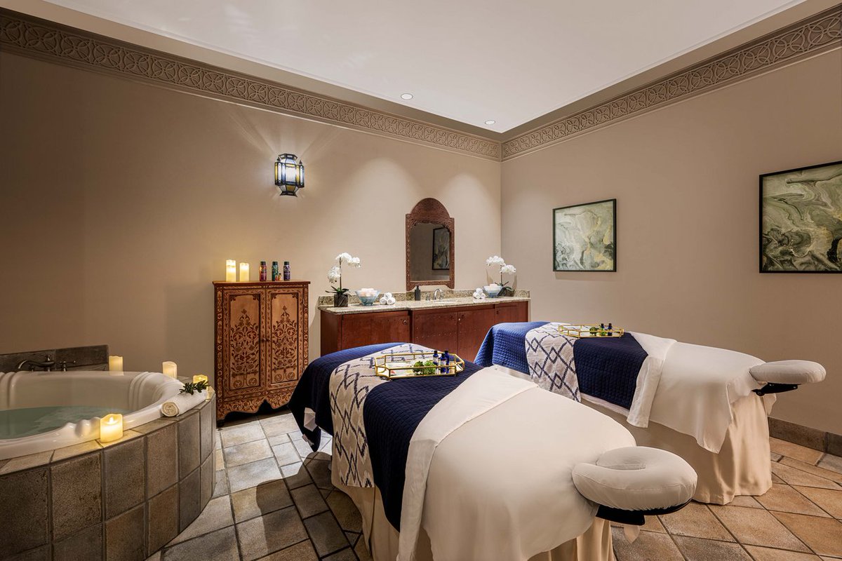 PHVegas's tweet image. Something to take the edge off 🧖♀️ 🧖
Book your "me time" in our 32,000 sq ft space of relaxation at Reflections Spa.
➡️ bit.ly/4bVh8Pq