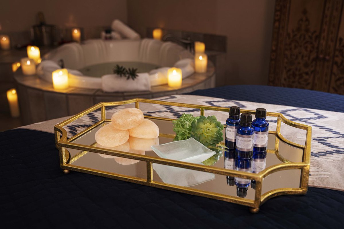 PHVegas's tweet image. Something to take the edge off 🧖♀️ 🧖
Book your "me time" in our 32,000 sq ft space of relaxation at Reflections Spa.
➡️ bit.ly/4bVh8Pq
