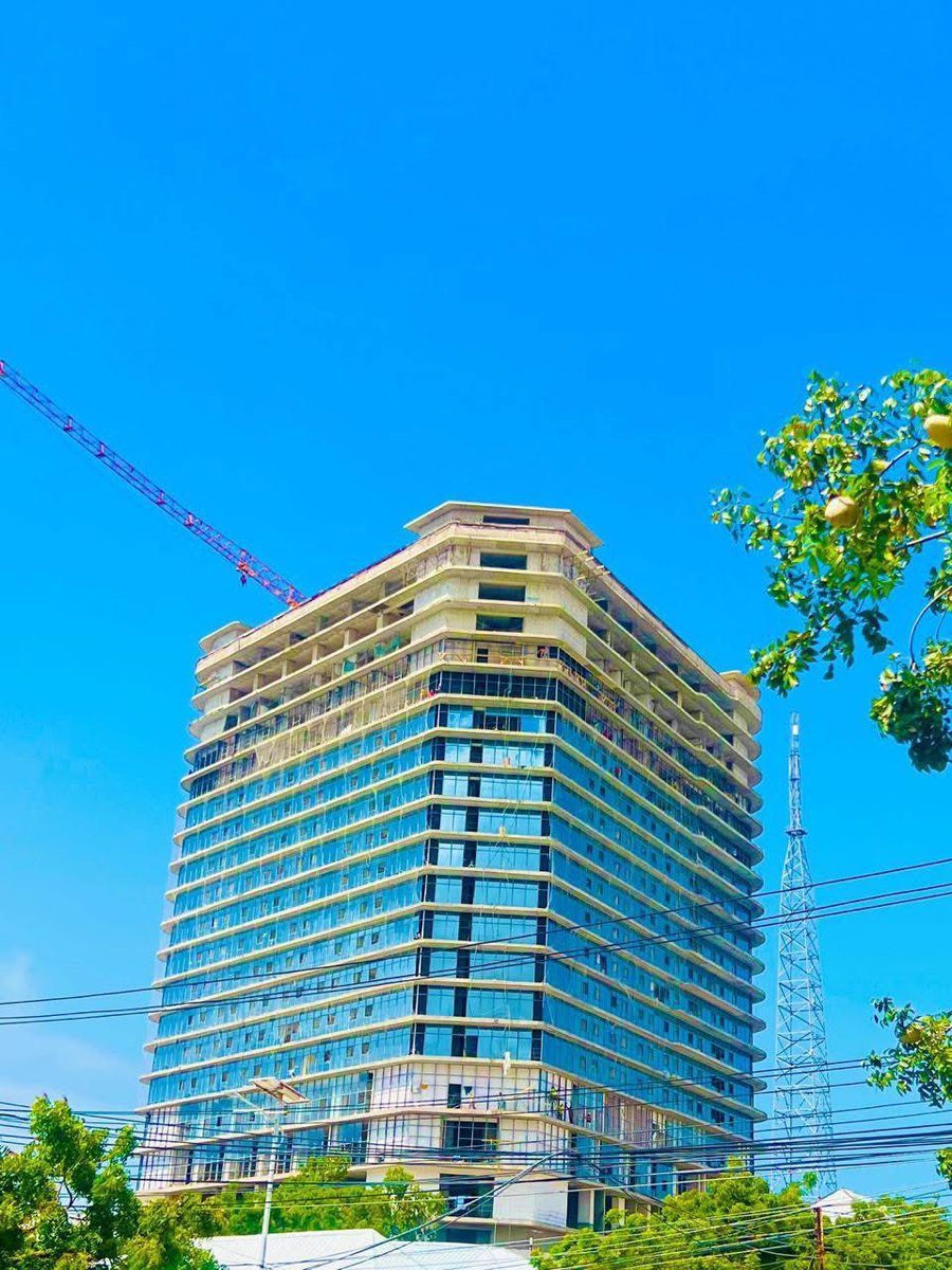 dhoorebbc's tweet photo. Dahab-Tower in #Mogadishu, implemented by @Dahabshil Real Estate, is nearing completion. https://t.co/o1fPwUr8Xx