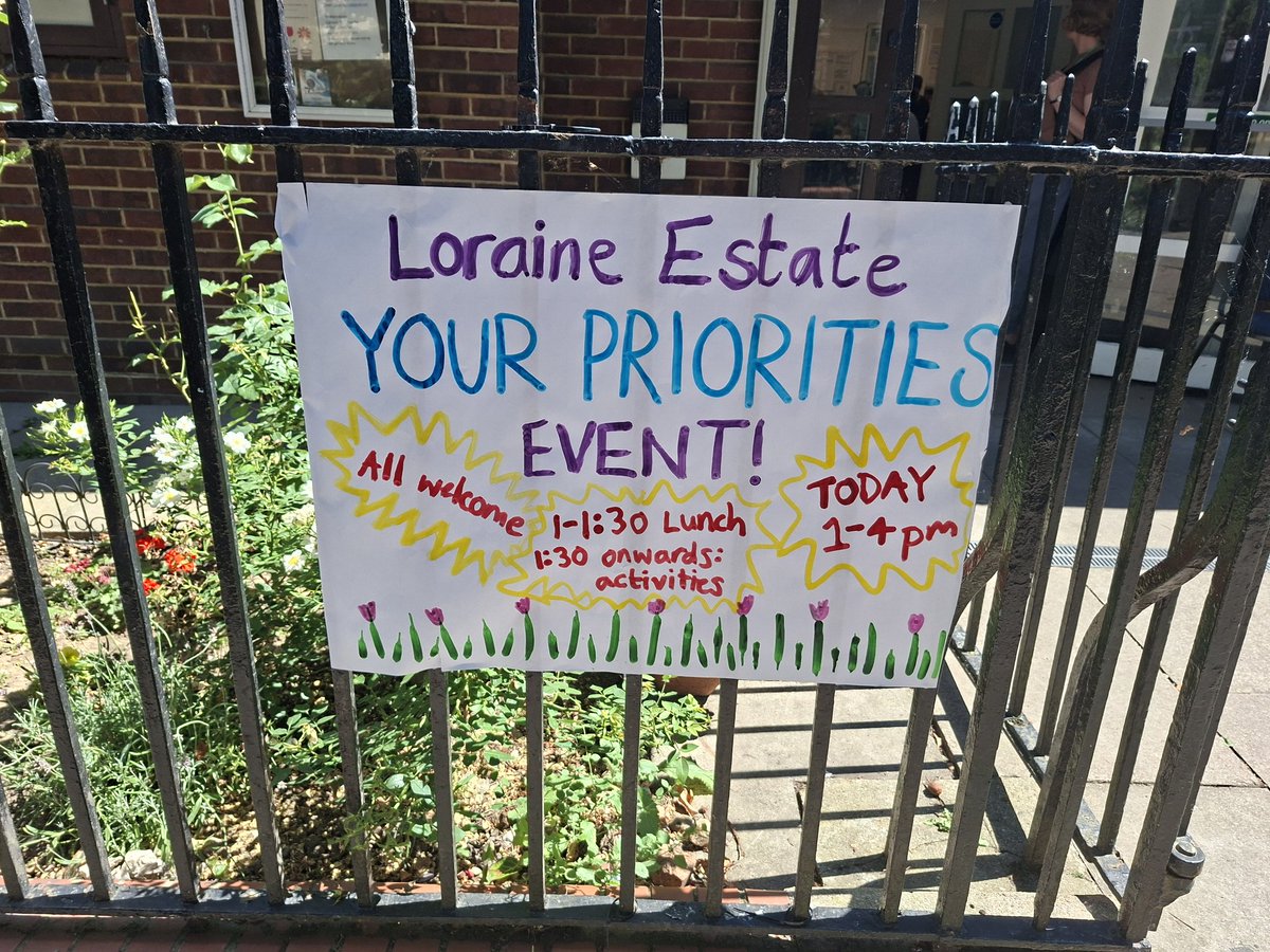 diarmaid_w's tweet image. A lovely afternoon on Holloway's Loraine Estate talking to residents about what projects they'd like to see their in their neighbourhood with our brilliant @IslingtonBC team. Our ward colleague @IslingtonMayor was dressed for the occasion!