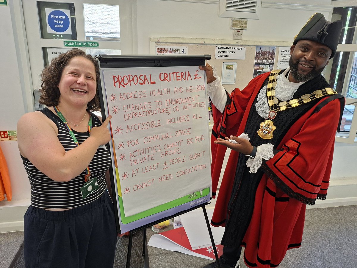 diarmaid_w's tweet image. A lovely afternoon on Holloway's Loraine Estate talking to residents about what projects they'd like to see their in their neighbourhood with our brilliant @IslingtonBC team. Our ward colleague @IslingtonMayor was dressed for the occasion!