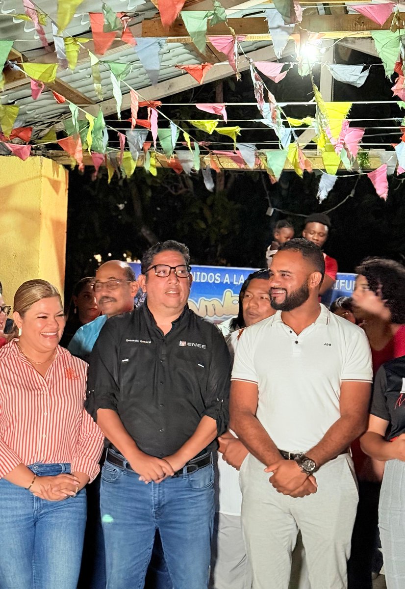 BancadaLibre's tweet photo. Los diputados #AlejandroMatute y @AnaelMendez3, acompañaron a los titulares de la ENEE-FOSODE, @carbajal_tejada y Yadira Álvarez, en la inauguración del proyecto de iluminación de CA-13, comunidad garífuna de Sambo Creek, La Ceiba, Atlántida. https://t.co/nSHdHhXmBh