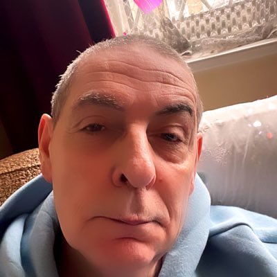 robertmann103's tweet photo. Stop Buying Expensive products if you want to look good Try grape seed oil I use it for 4 months my skin looks healthy Radiant and younger looking I’m 73 years old https://t.co/unqVW57d7U