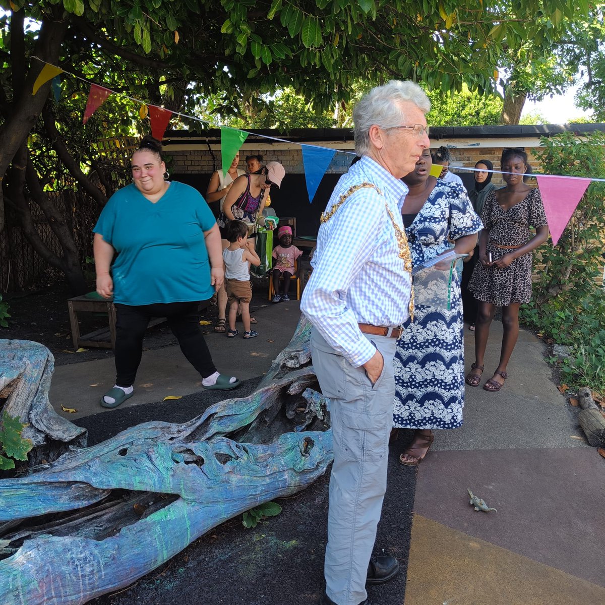 WandsworthMayor's tweet image. Summer party for children, parents and staff
at Balham Nursery. Lots of food, drink and play activities.
Gave out certificates to all children for their achievements and making learning fun. Good luck to the children moving on to ‘big school’!
Thank you all @BalhamNursery