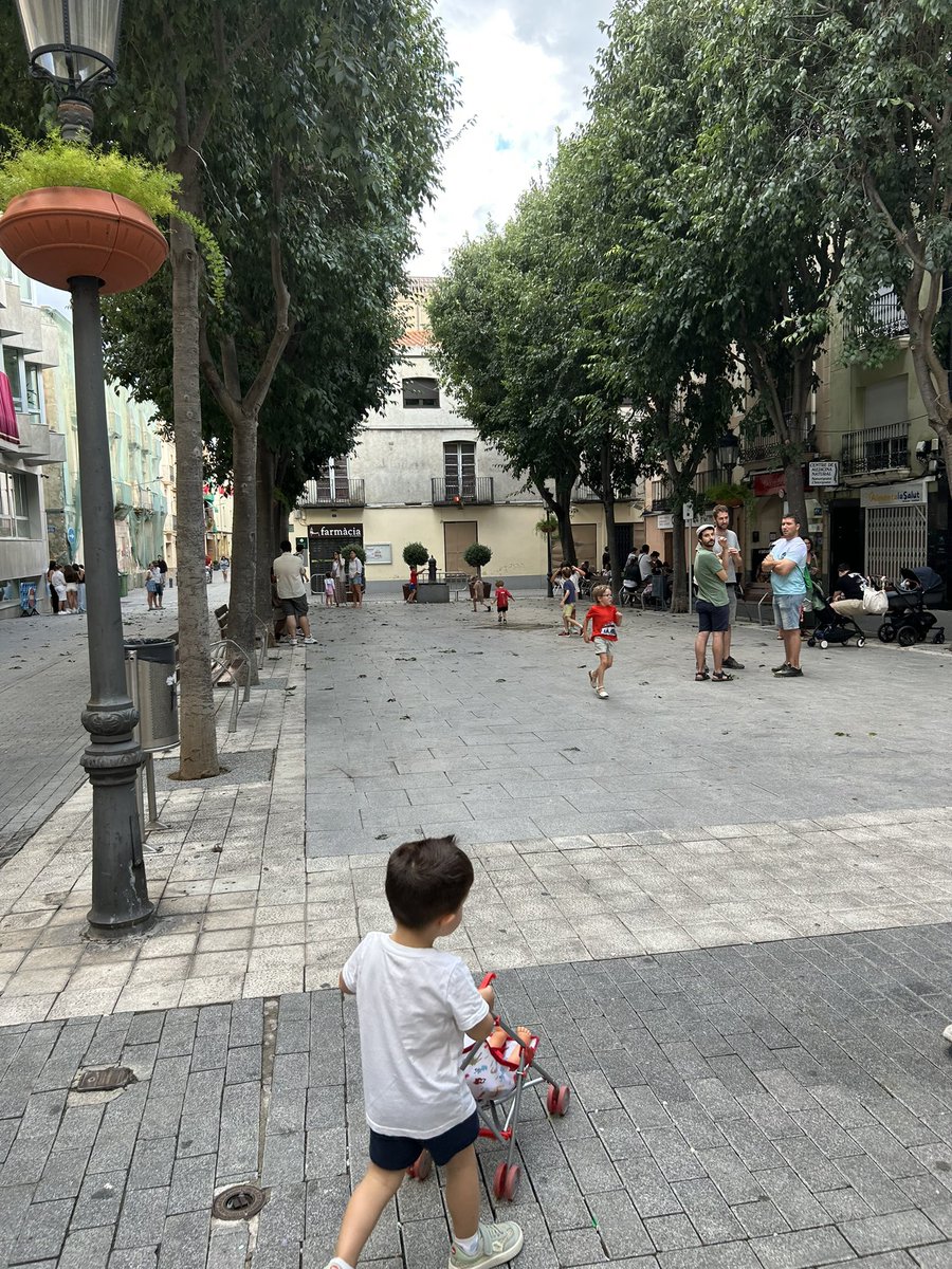 NilLamana's tweet photo. A hores d’ara estariem fent castells😢
Entenc la decisió però una Festa Major sense castells no és FM
@collabordeus https://t.co/u0GnlaN4FV