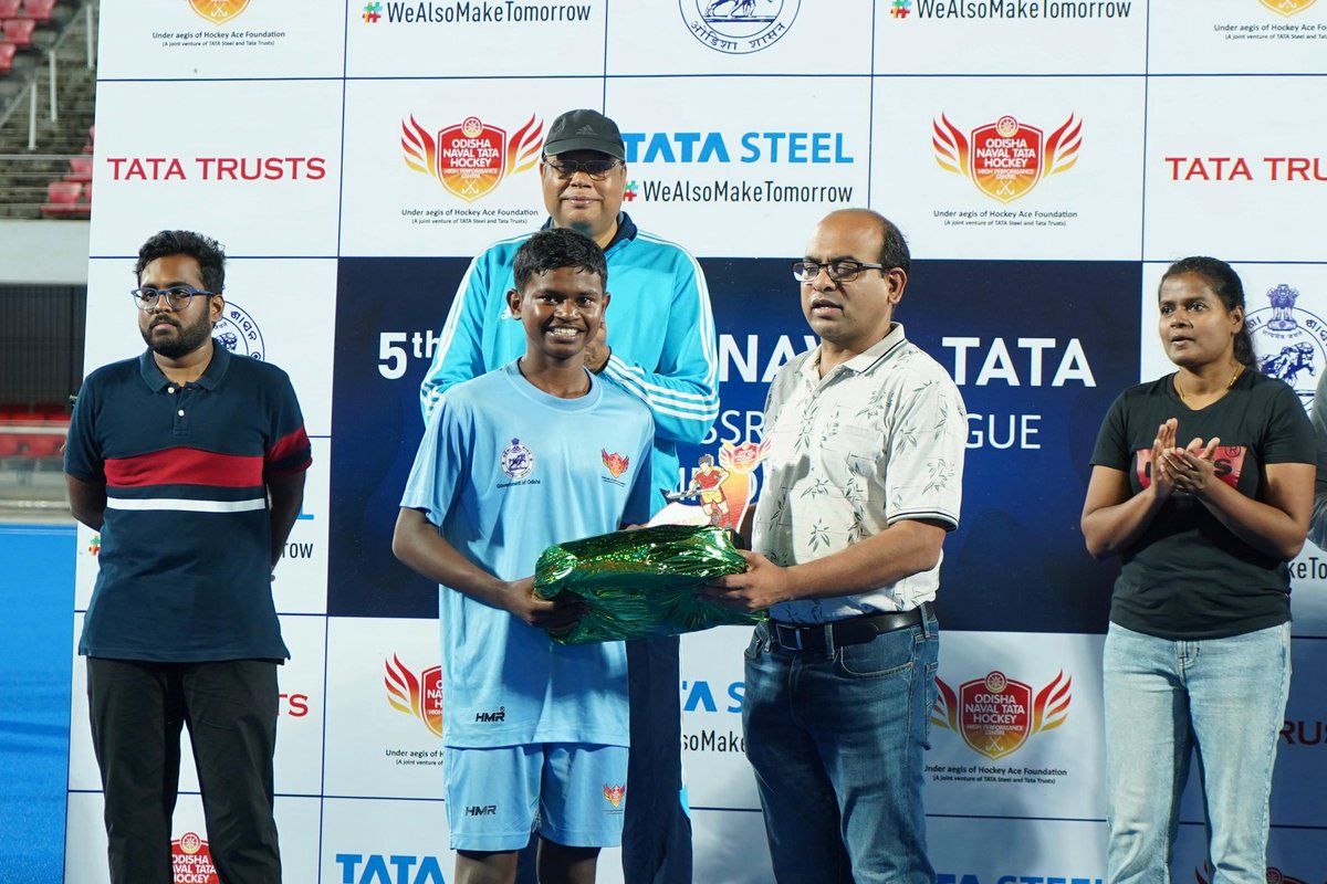 Kuarmunda HTC clinched the title of the 5th Odisha Naval Tata Hockey Grassroot League Championship 2025 (Final Phase) in the Boys’ category, while Nuagaon HTC secured the 1st Runner-up position and Saunamara HTC finished as the 2nd Runner-up. Director, DSYS, Sri Deepankar
