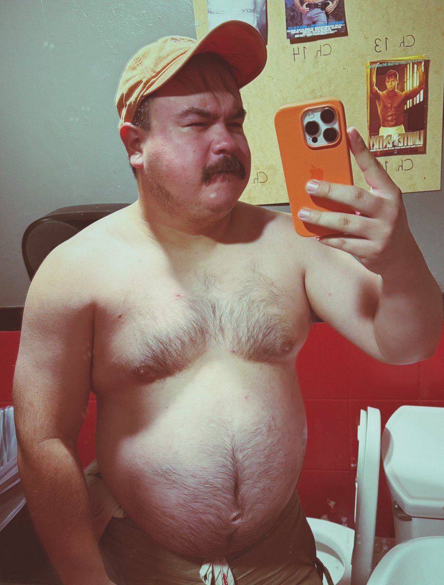SasquatchBert's tweet photo. 🚽 https://t.co/Apx1EtMYbF