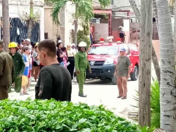 👩🏻‍🚒🚒 Rescatistas laboran intensamente tras derrumbes en Diez de Octubre y La Habana Vieja

Equipos especializados trabajan sin descanso en labores de rescate tras dos derrumbes ocurridos en las últimas veinticuatro horas en la capital cubana. 
#Cuba