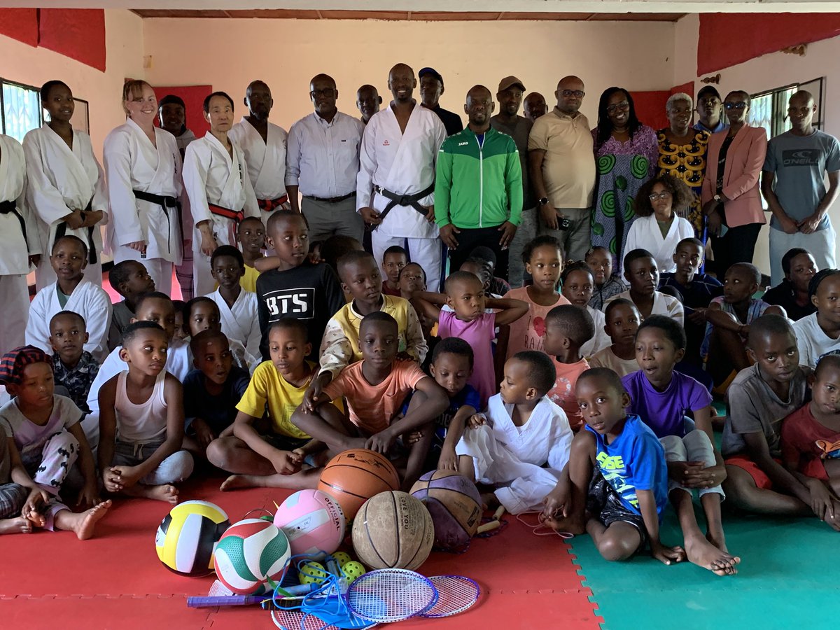 RwandaKarate's tweet photo. Ku Bufatanye n’Ikigo The #Cornestone, ndetse n’Umurenge wa #Kanombe, Ishyirahamwe ry’Umukino wa Karate mu Rwanda, #Ferwaka,  ryatangije ingando y’Abana bari mu Biruhuko batuye mu Mudugudu wa #Beninka Mu Kagali ka #Rubilizi , aho abo bana bazajya batozwa umukino wa #Karate. https://t.co/shFn32Iwgt