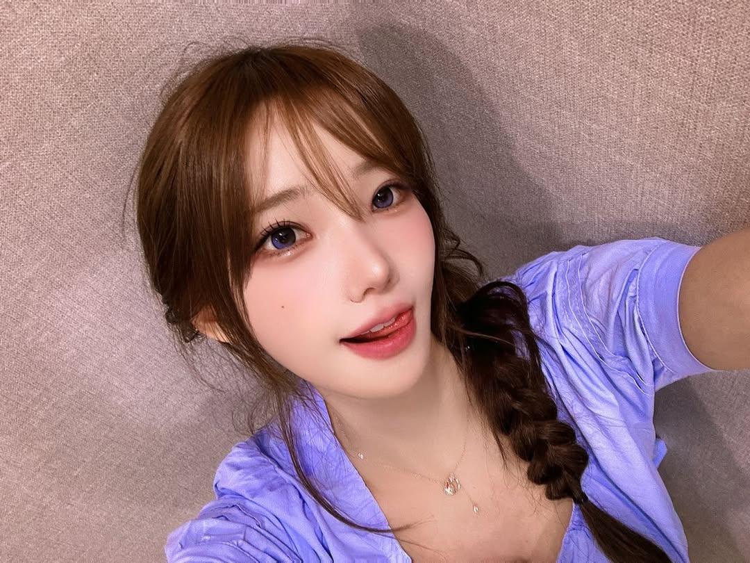 @Weekly_QWER: Jul,12,2025 Magenta naver fancafe post cafe.naver.com/eggkim/370663?… Today's fan signing was really great😆 I got a lot of strength from meeting Wiges... you guys are my summer samgyetang...hehe I'm really looking forward to seeing you tomorrow😍 We'll see you tomorrow too I'll…