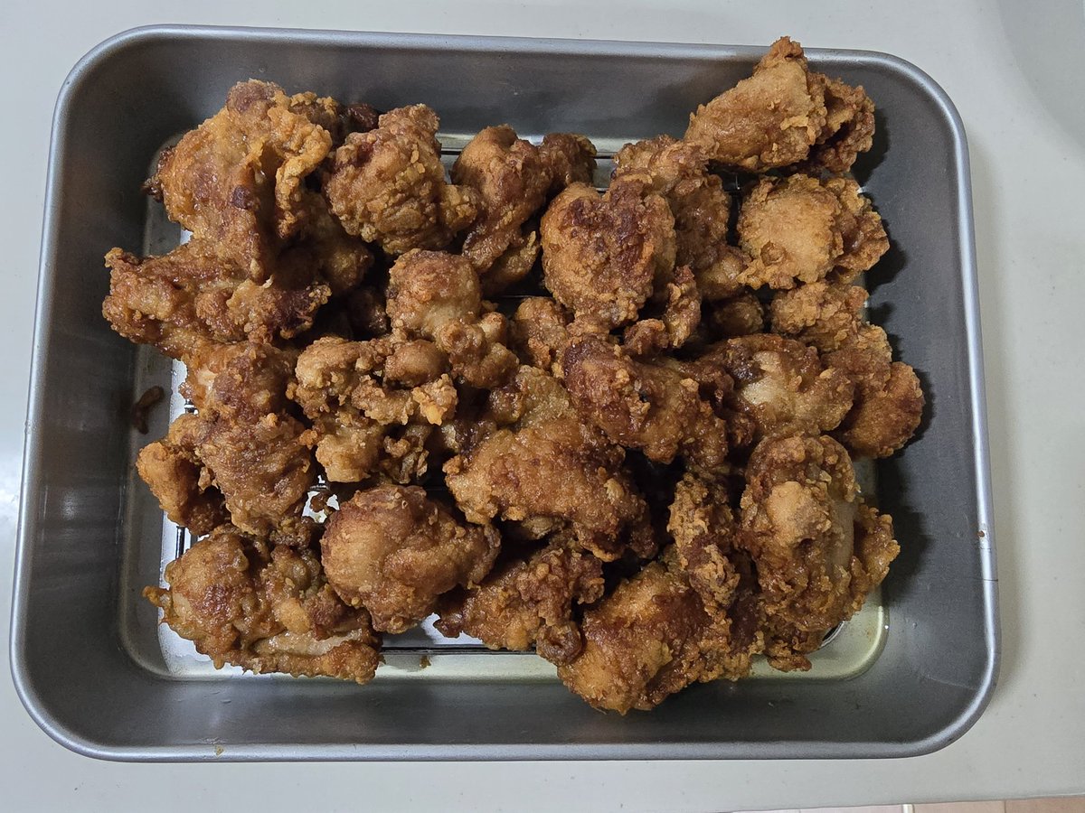tsuchi31478044's tweet photo. ご視聴ありがとうございました！
2話の制作進行を担当させて頂きました！
大迫さんを中心的に最高なカットを沢山作ることが出来て、関わって頂いた方には感謝しきれません！

個人的に実写撮影が初めてでしたので楽しく撮影出来ました！

※鶏肉のカットは唐揚げにしてスタッフで美味しく頂きました！ https://t.co/WNhY1H0Hrk