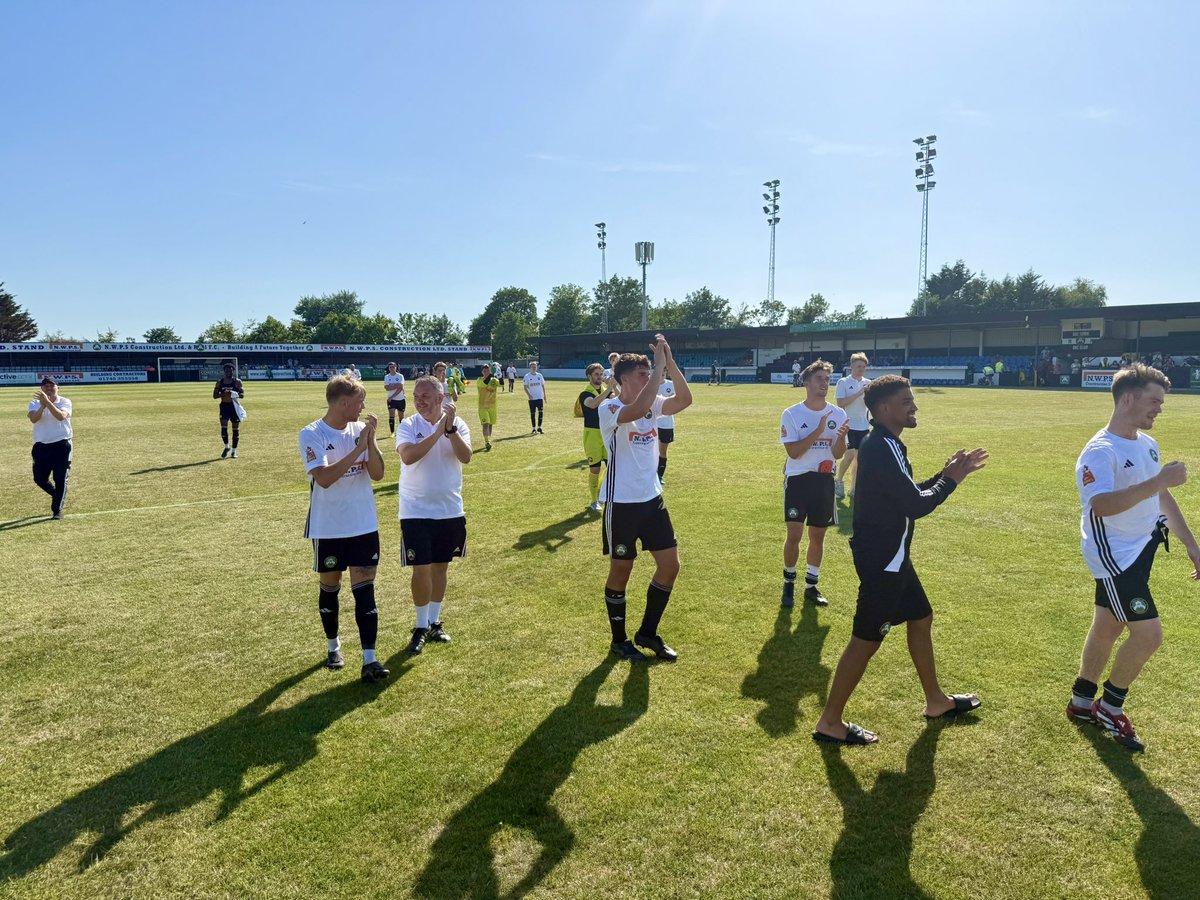 CPD Y Rhyl 1879 official (@rhylfc) on Twitter photo ⚫️ Full Time ⚪️
Apologies for the delay, great workout for the lads ends in victory, lilywhites goals coming from James Farr, Jack Parry & Morgan Murray.
CPD Y Rhyl 1879 - 3
<a href="/OfficialKAFC/">Kidsgrove Athletic FC</a> - 1
#sunnyrhyl ☀️ ⚫️ Full Time ⚪️
Apologies for the delay, great workout for the lads ends in victory, lilywhites goals coming from James Farr, Jack Parry & Morgan Murray.
CPD Y Rhyl 1879 - 3
<a href="/OfficialKAFC/">Kidsgrove Athletic FC</a> - 1
#sunnyrhyl ☀️