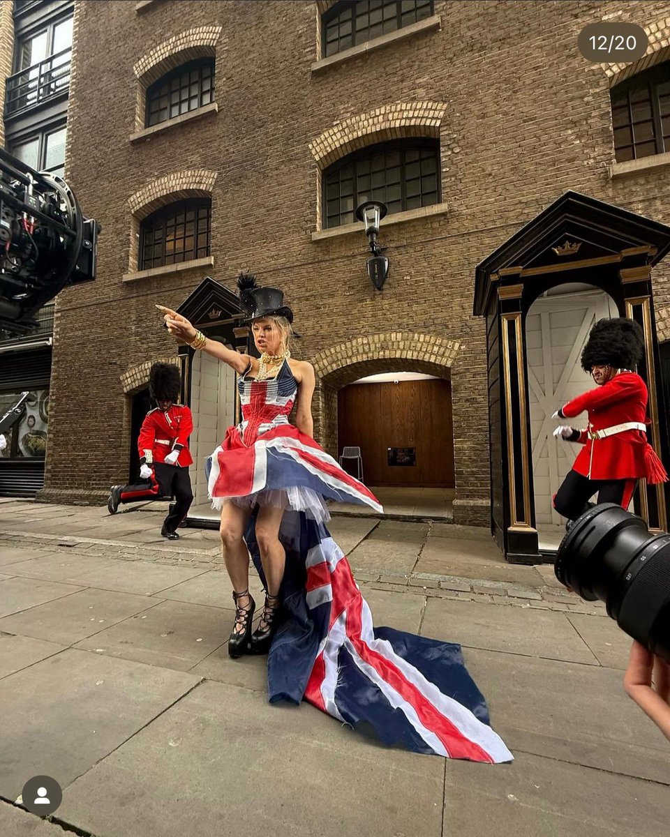 ChrystelArts's tweet photo. Absolutely loved seeing our client Luke in the Fergie x TOO MUCH “London Bridge” music video! https://t.co/60OJLNSvi1