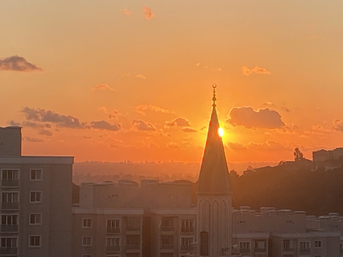 Cümleten iyi akşamlar millet , her nerede yaşıyor ve yaşatılıyorsanız hepinize iyi akşamlar diliyorum 🤗🙋‍♂️🧿💛💙 #guenaksamda