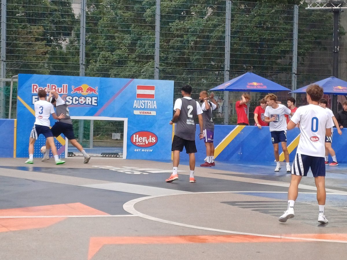 KucaRoman's tweet photo. Red Bull #Four2Score. Národní finále. Radost pro děti i pro tátu 300 metrů od domova. https://t.co/4k6I7DvZty