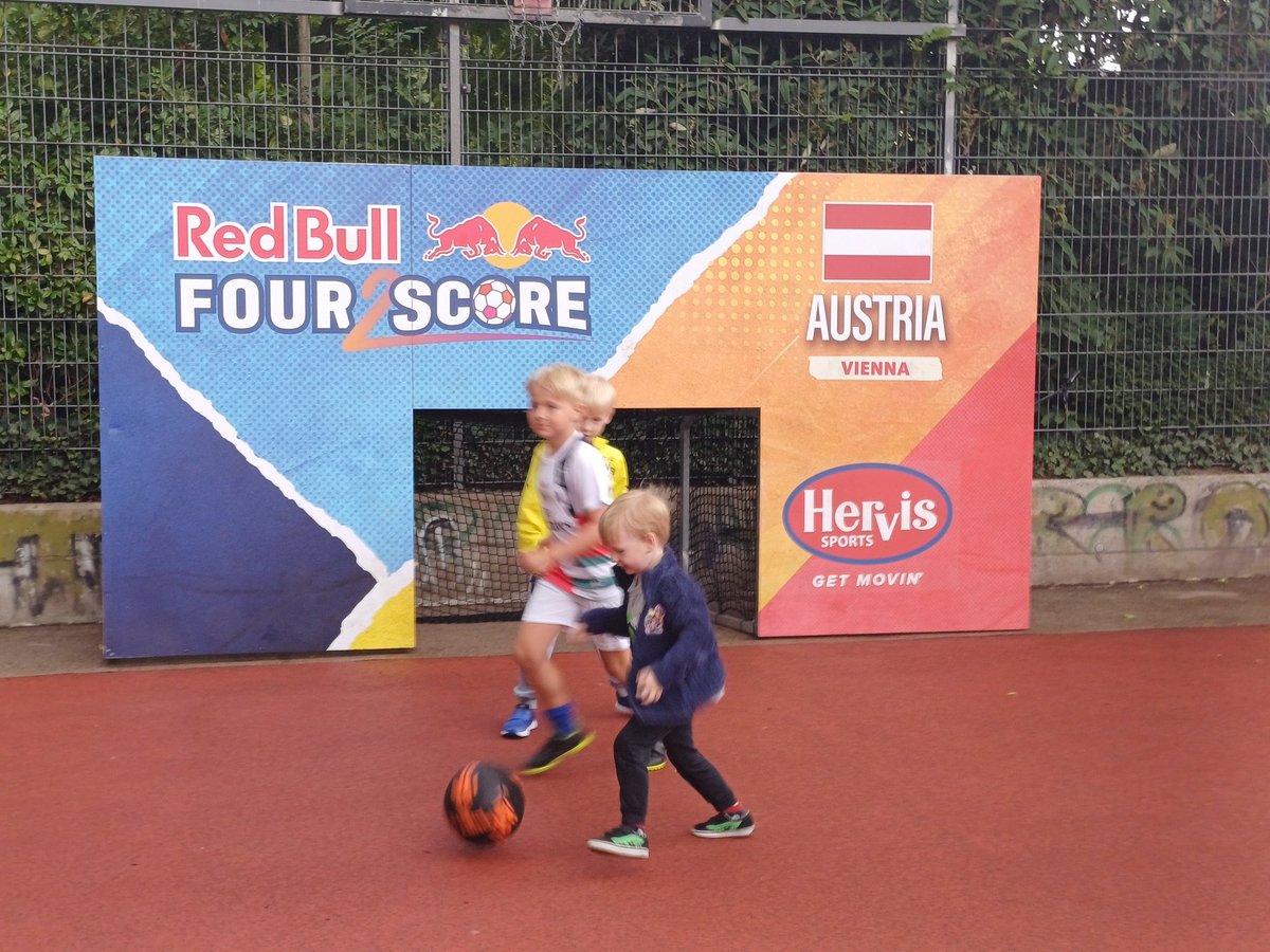 KucaRoman's tweet photo. Red Bull #Four2Score. Národní finále. Radost pro děti i pro tátu 300 metrů od domova. https://t.co/4k6I7DvZty