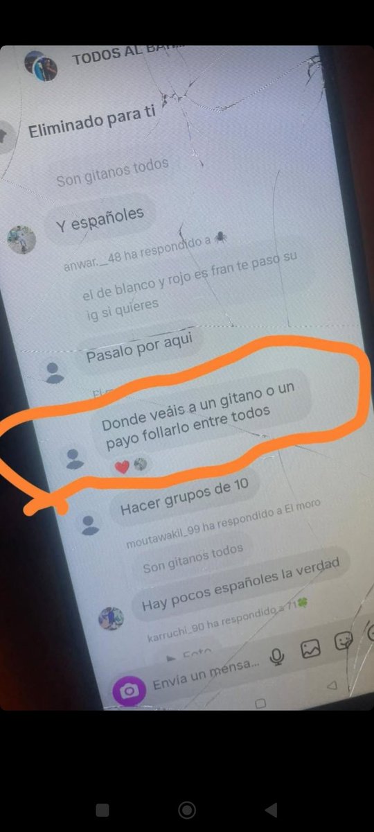 Así señalan los marroquíes en sus grupos a los vecinos en Torre Pacheco.

"El de blanco y rojo es Fran"