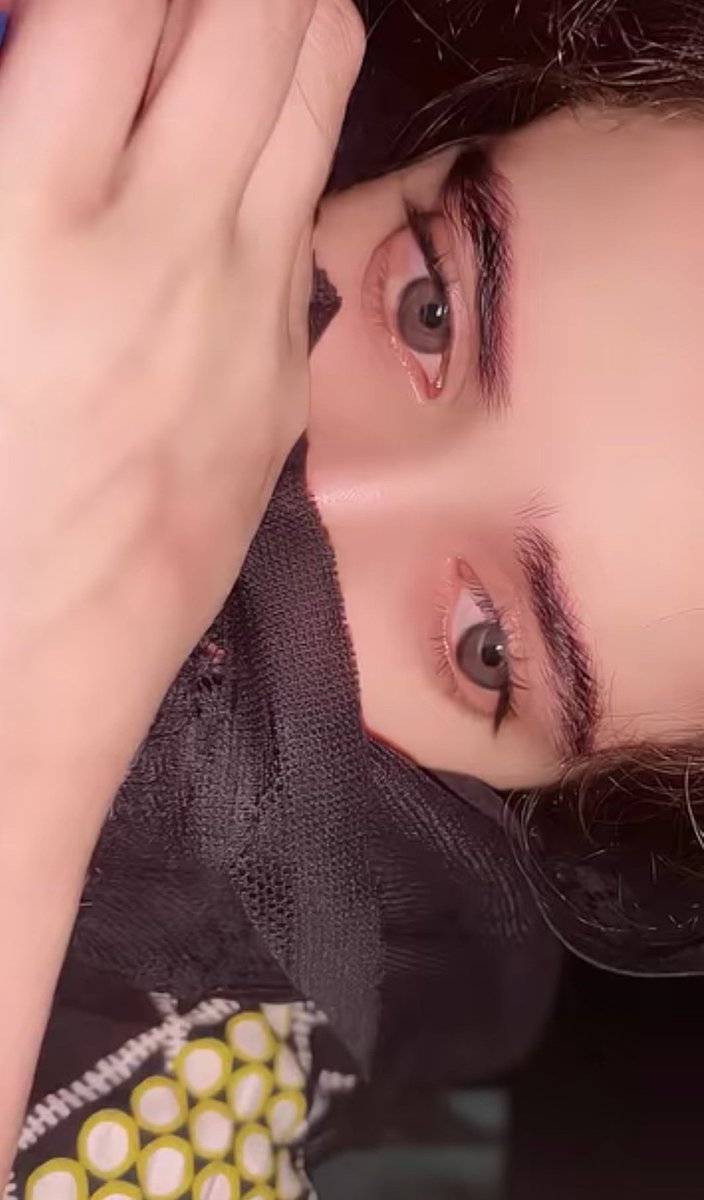 حاولت اخفاء مابداخلي  لكن صحتي  تخونني دائما طفشانه ادعولي 
💔💔💔..!؟
