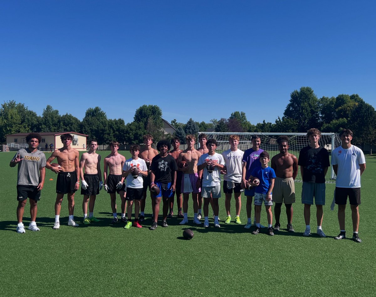 🧰 Our community is built on work. 
We push each other. We support each other. 🤝
And because of that, we’re separating from our peers.
The work is stacking 🧱  and it’ll show. 🔥

#KaizenQB #DrillersMakeKillers  #QBTraining  #idahome
