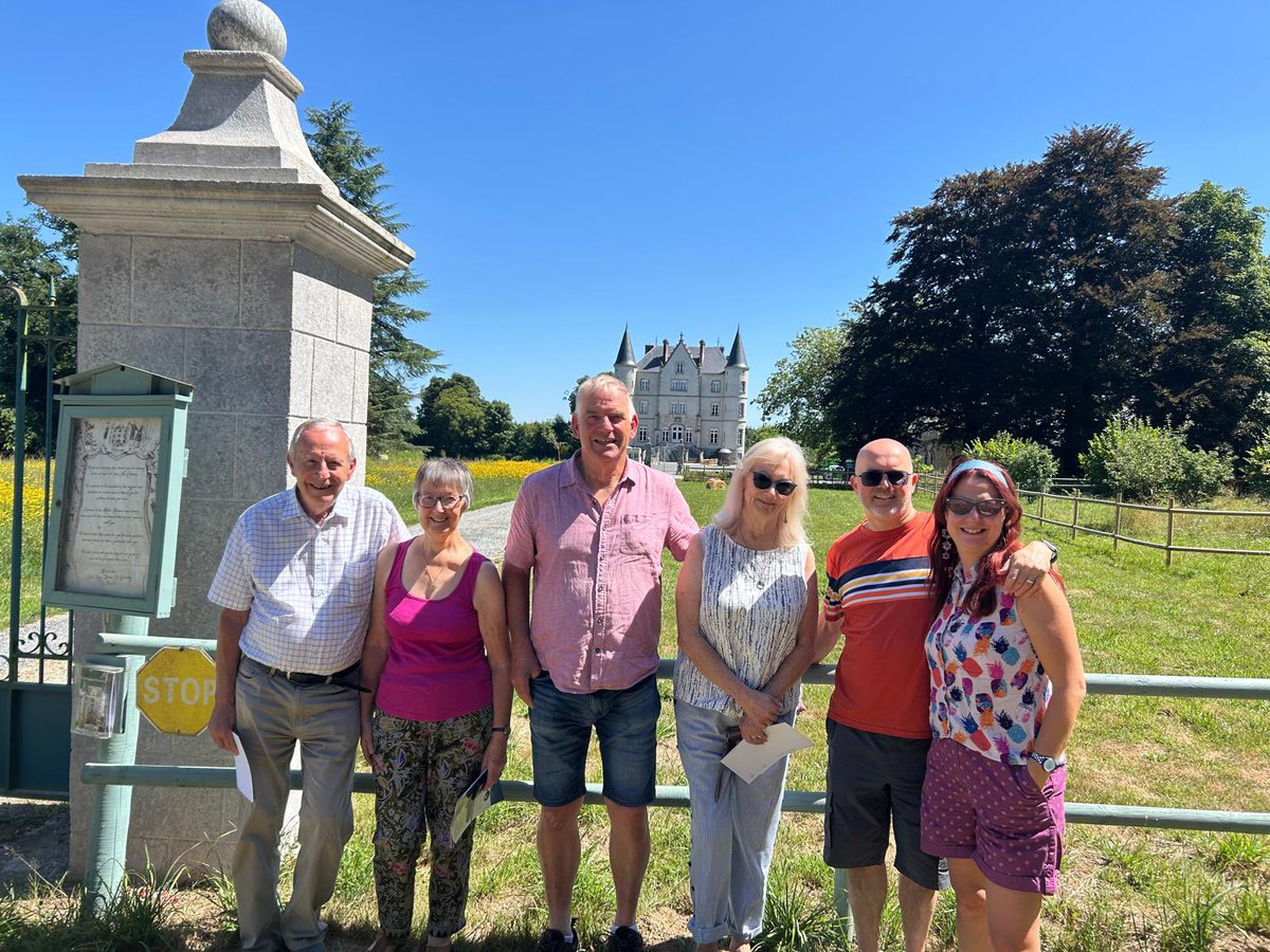 DavidSunnuck's tweet photo. @dickstrawbridge Don’t worry Strawbridge family…We stopped by at yours on our way to the Vendee to check everything’s ok. No windows left open as far as we can tell. Sorry we missed you. Enjoy Oz. X https://t.co/ooftYYx2zW