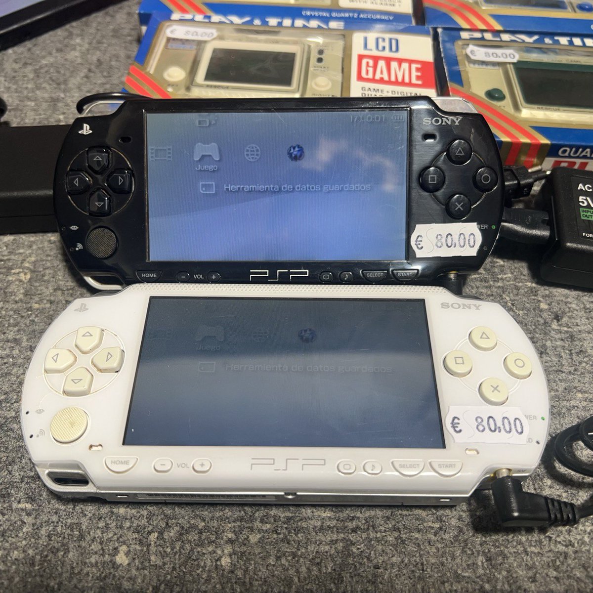 🎮 ¡Nueva tanda disponible en Retro Game Valencia!
🕹️ PSP (blanca y negra)
📦 LCD Game estilo Game &amp; Watch
🕹️ Juegos Switch, Wii, Xbox 360, PS2...
🛠️ Cargador Wii, Switch con dock
📍 Archiduque Carlos 43, Valencia
🌐 retrogamevalencia.com
📦 Envíos 🌍
