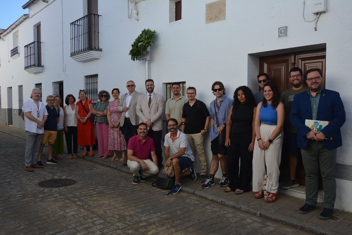 Por quita ocasión inauguramos el curso de verano UEx en la casa natal de Arias Montano, en Fregenal de la Sierra. Ponentes, autoridades y público escucharon el soneto al Entendimiento durante este homenaje al humanista frexnense.