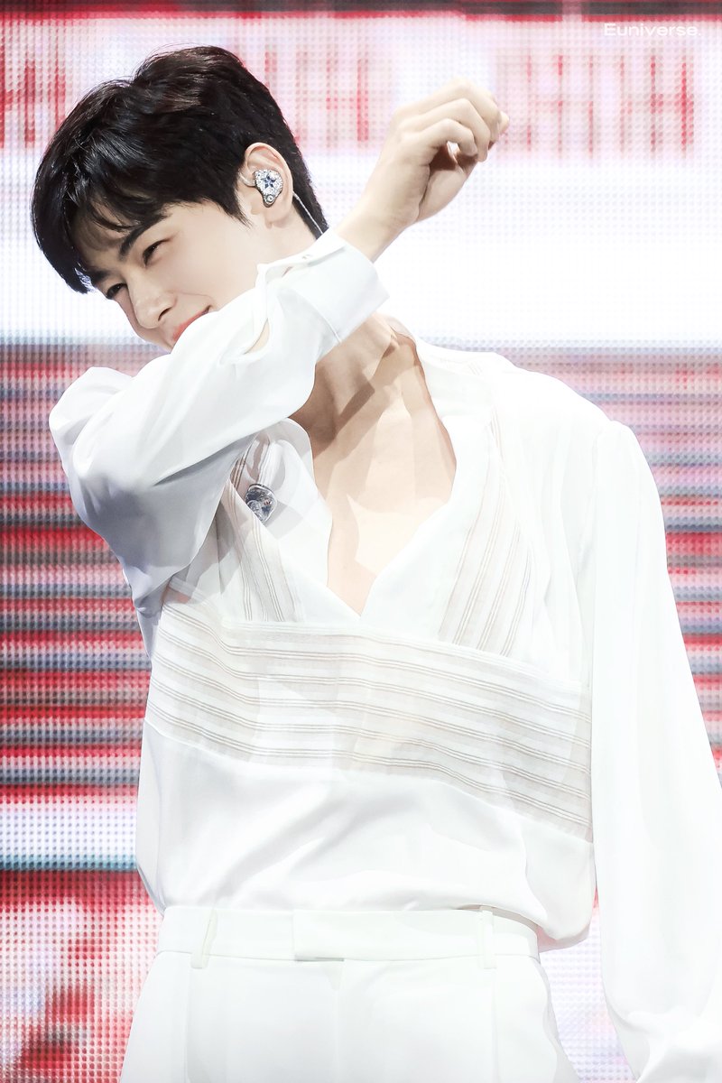 Euniverse_0330's tweet photo. 250712

#차은우 #CHAEUNWOO
#아스트로 #ASTRO https://t.co/bjTAM6Q2XU