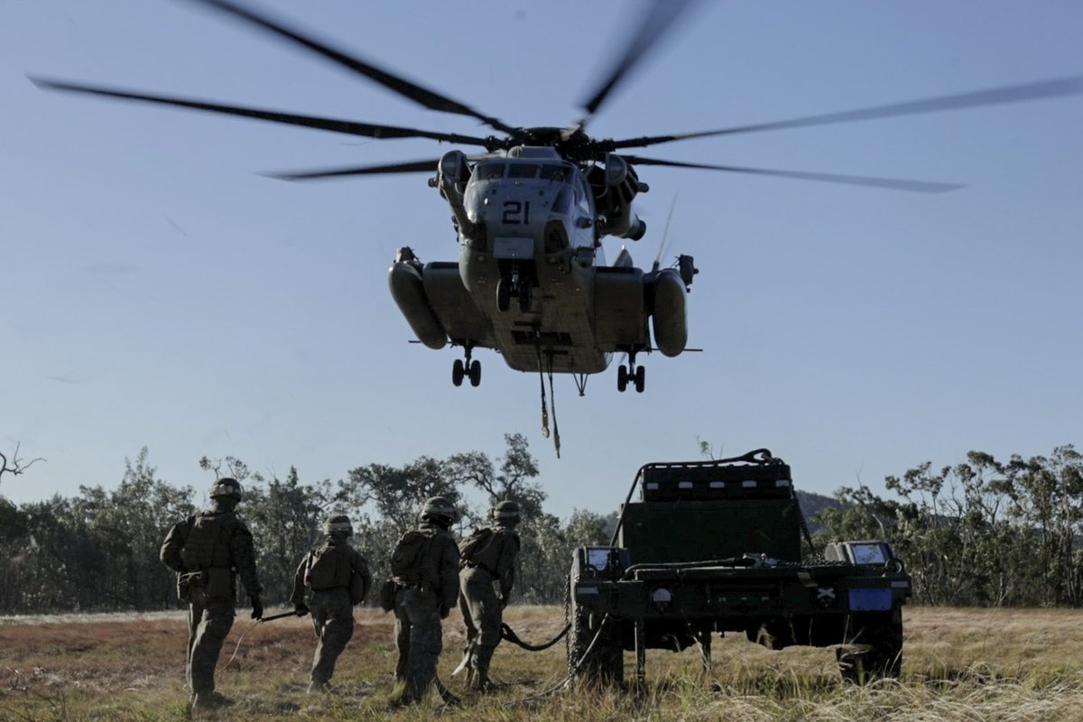 31stMeu's tweet image. 馃搷Sam Hill Airfield, Queensland, AU, July 1, 2025.
U.S. Marines with CLB 31, 31st MEU, conduct HST operations with VMM 262 (Rein.) to improve aerial transport skills.
(@USMC馃摳by LCpl. Skilah Sanchez)
@indopacom @usembassyaustralia
@deptofdefense
#Marines #Readiness #Training