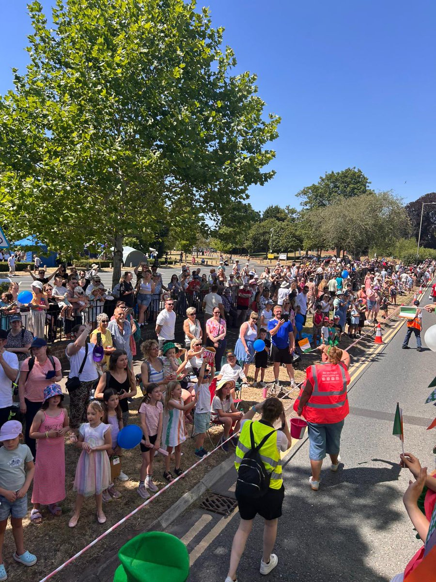 LibbyMaesAngels's tweet image. The crowds @carnivalfun ! #doingitforlibby