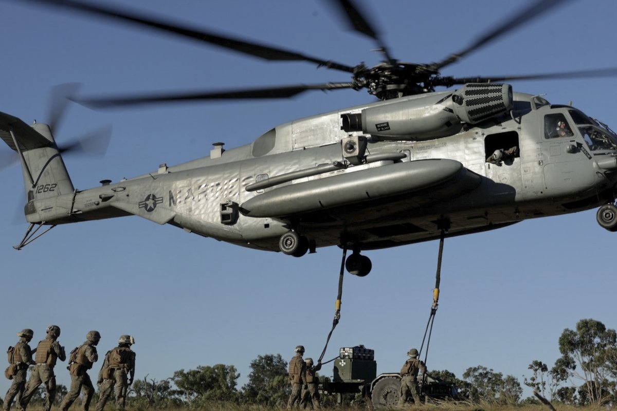31stMeu's tweet image. 馃搷Sam Hill Airfield, Queensland, AU, July 1, 2025.
U.S. Marines with CLB 31, 31st MEU, conduct HST operations with VMM 262 (Rein.) to improve aerial transport skills.
(@USMC馃摳by LCpl. Skilah Sanchez)
@indopacom @usembassyaustralia
@deptofdefense
#Marines #Readiness #Training