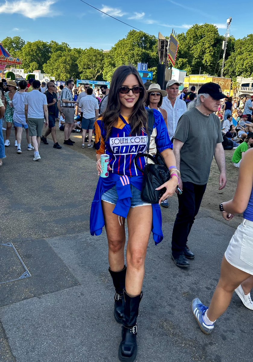 rebzeleanor's tweet image. The mash up shirt is a vibe, fuck the haters xxx #Pompey