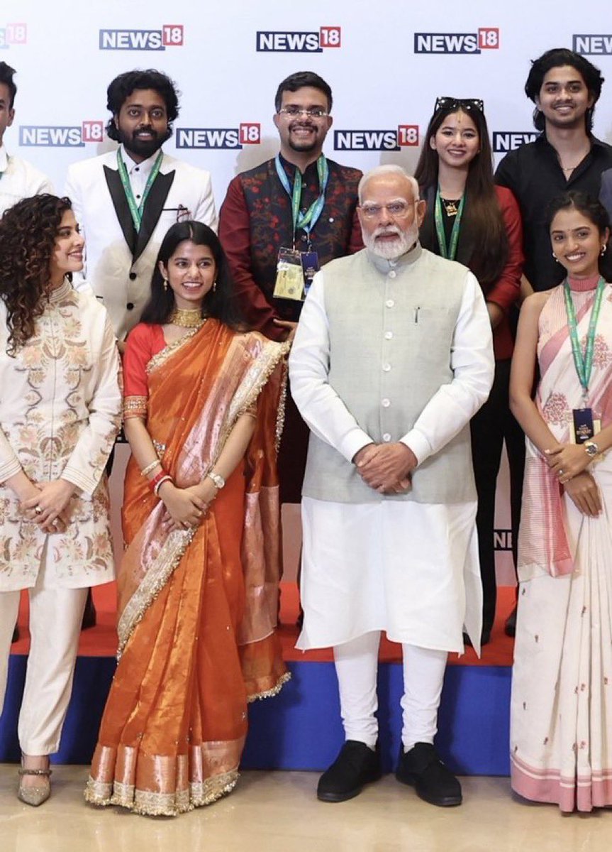 S04747shinny's tweet image. They(Left &amp;amp; Right) &amp;amp; their propoganda are joined at hip. But people should be kept busy enraged and engaged while their stooges some who have shifted out of India get Medals!
3 hours ago 👇 BJP ki favourite Kamiya Jani enthusiastically promoting Pakistani food! 
#ModiFoolsNation