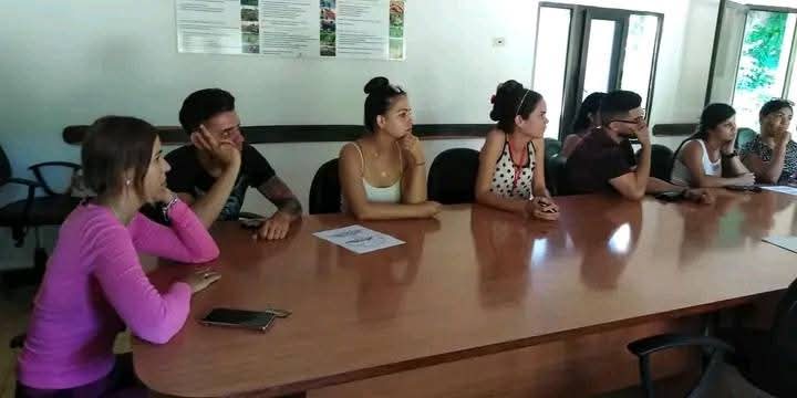 Jóvenes del INCA debatieron inquietudes sobre motivación, recursos y recreación. Directora General reafirmó apoyo y llamó a superación profesional y fórum de base. ¡Primer encuentro de muchos para potenciar protagonismo juvenil!

#INCA #UJC #JovenesTrabajadores #Cuba