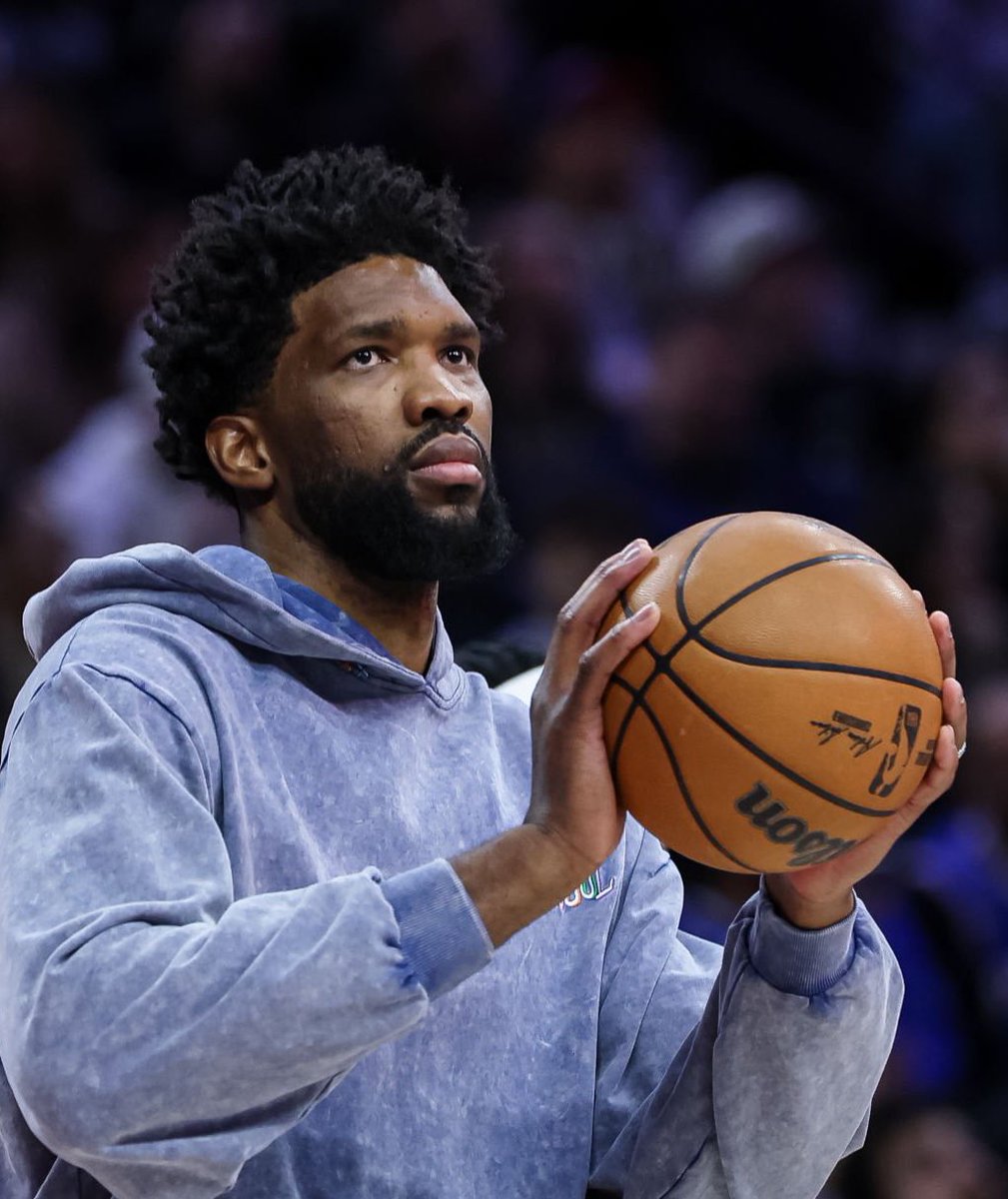 TheDunkCentral's tweet image. Joel Embiid still hasn’t returned to on-court activities, per @Tjonesonthenba
“League sources tell The Athletic that Embiid still hasn’t returned to on-court basketball activities. That said, Morey and the front office remain optimistic that Embiid will be on the floor for the…
