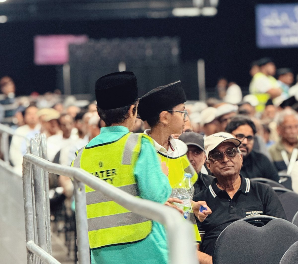 osaamahmd's tweet photo. the real champions of Jalsas around the world - tirelessly severing the many guests of the Promised Messiah (as).  #JalsaCanada 🇨🇦 https://t.co/HLu3G4PgzG
