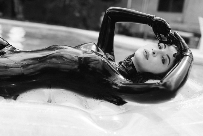 Watch Charlotte's leaked NSFW photo on TwXstars